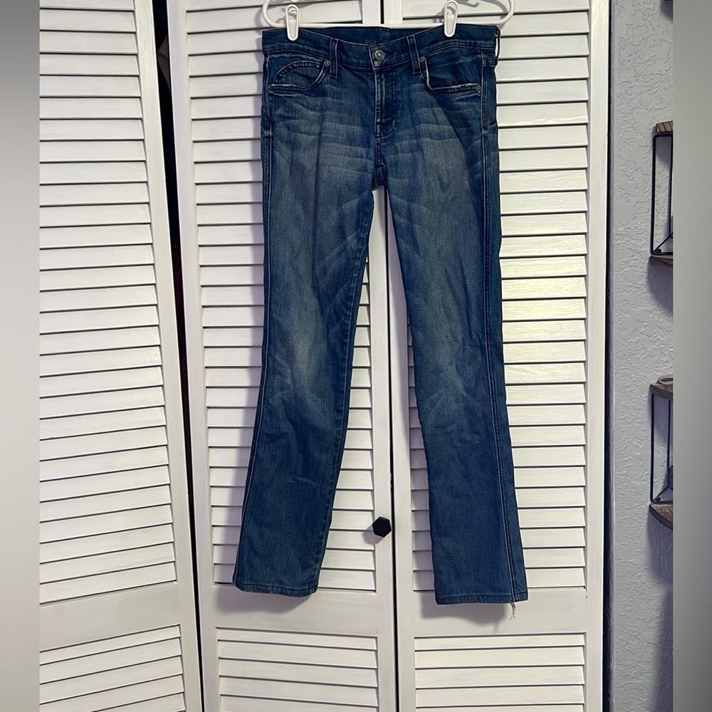 7 for all mankind Women’s bootcut jeans w/ cute pockets. Good condition. Size 28
